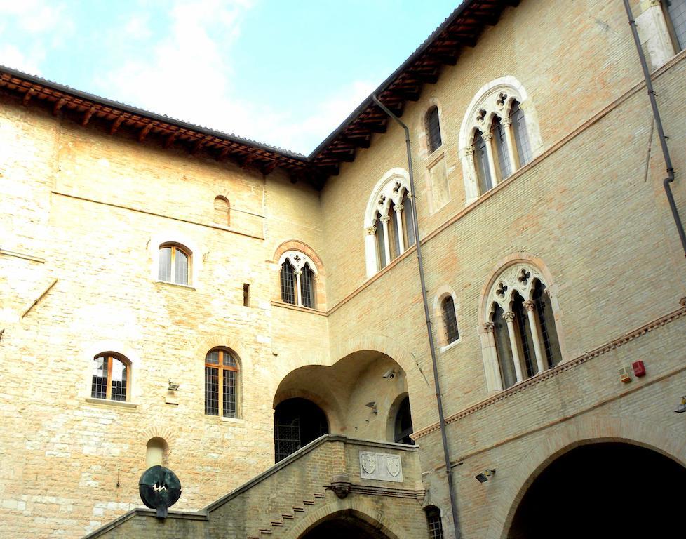 Residenza Mazzini โฟลีโญ ภายนอก รูปภาพ