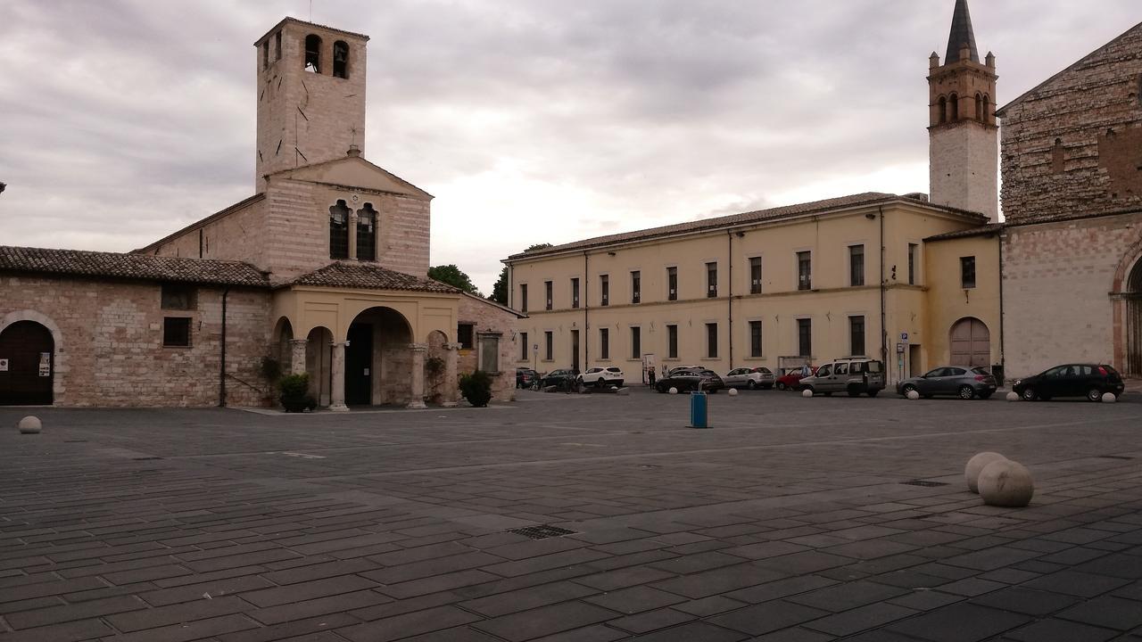 Residenza Mazzini โฟลีโญ ภายนอก รูปภาพ